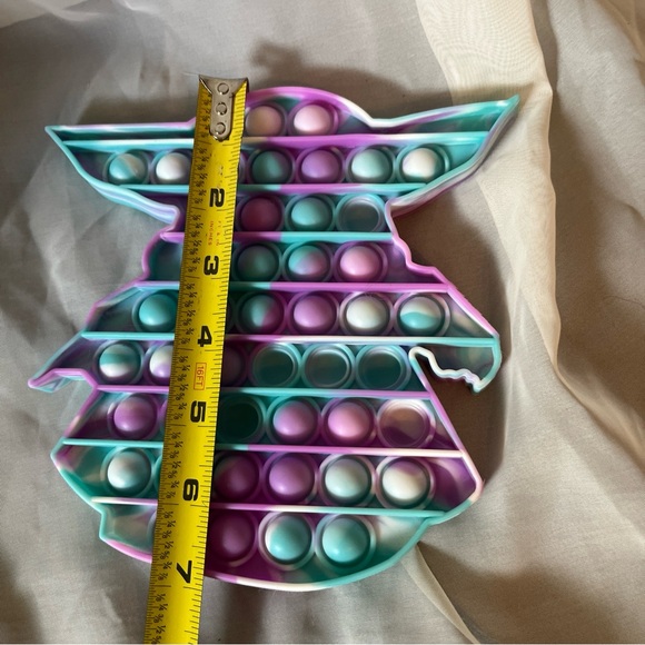 Star Wars Madalorian 11in plus free pop it toy included - Picture 3 of 10